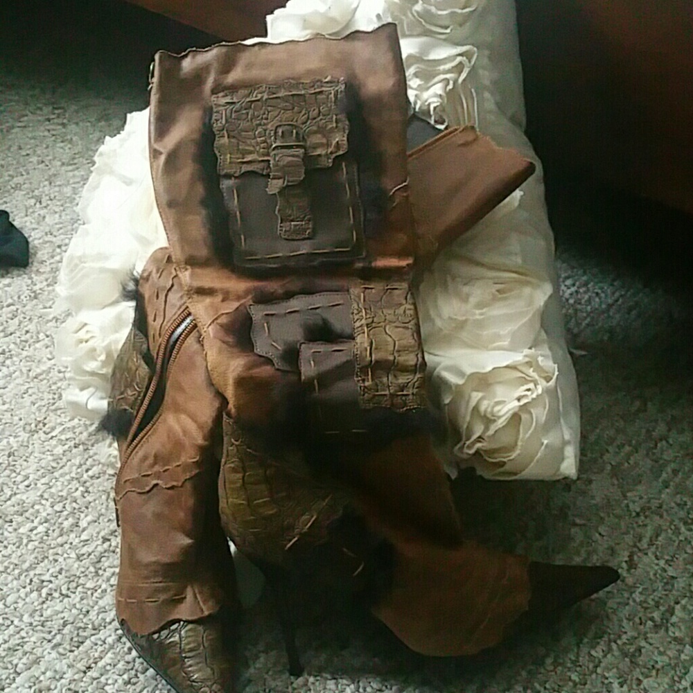 Boots - Picture 2 of 4
